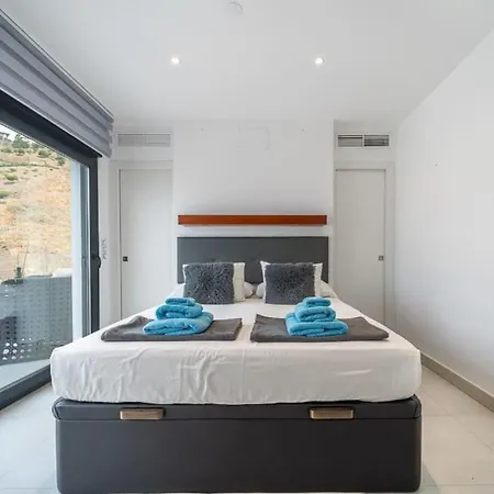 Luxury Seaview Jensen - Tcm